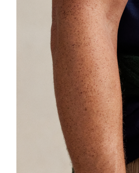 In addition to our signature embroidered Pony, this cotton Big & Tall T-shirt features our "Polo  Ralph Lauren Lauren" logo rendered in block letters and script.