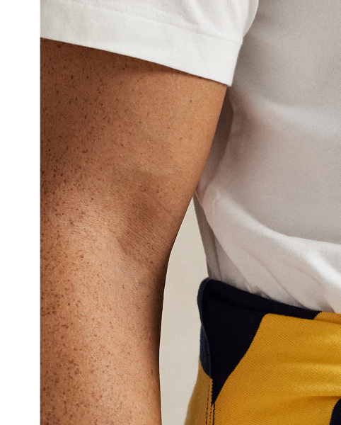 In addition to our signature embroidered Pony, this cotton Big & Tall T-shirt features our "Polo  Ralph Lauren Lauren" logo rendered in block letters and script.