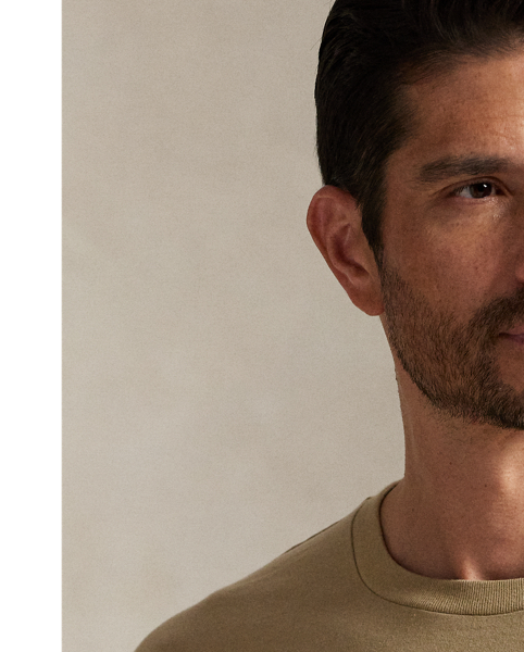 In addition to our signature embroidered Pony, this cotton Big & Tall T-shirt features our "Polo  Ralph Lauren Lauren" logo rendered in block letters and script.