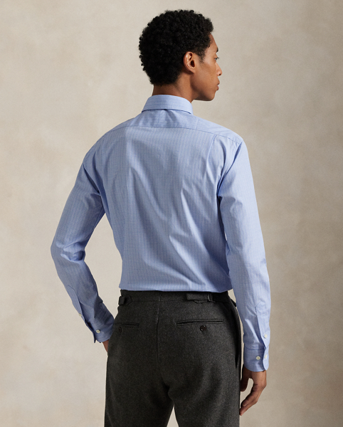 Expertly tailored using 140s-quality, two-ply cotton poplin, this plaid shirt exemplifies Ralph Lauren Lauren's dedication to superior craftsmanship. The luxuriously lightweight garment is finished with genuine mother-of-pearl buttons, creating a sophisticated piece that's purely Polo.