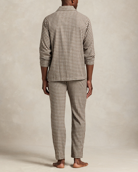 This sleep set is crafted from soft cotton flannel for a comfortable fit and feel.