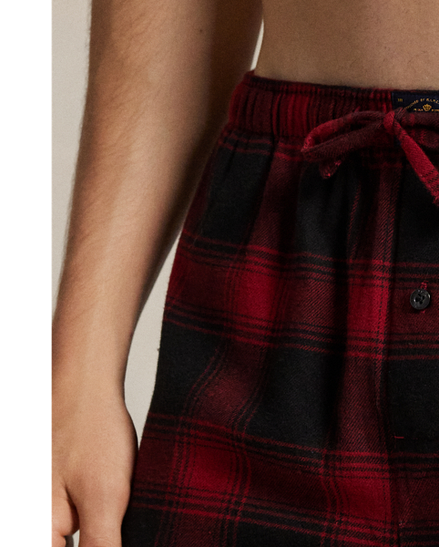 The beloved Polo Bear adds a festive touch to the long-sleeve shirt and trousers in this pyjama set, which are crafted with soft plaid cotton flannel.