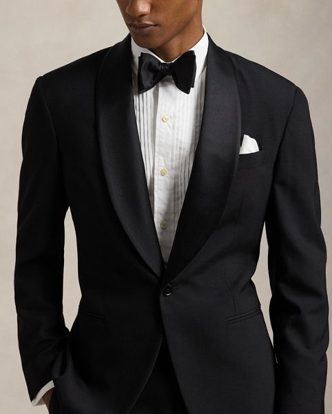 Our Polo tuxedo jacket offers more structure in the chest and shoulders along with full lining. This version, which is paired with double-pleated trousers, is tailored in Italy from custom-developed wool barathea cloth and finished with silk-blend trim.