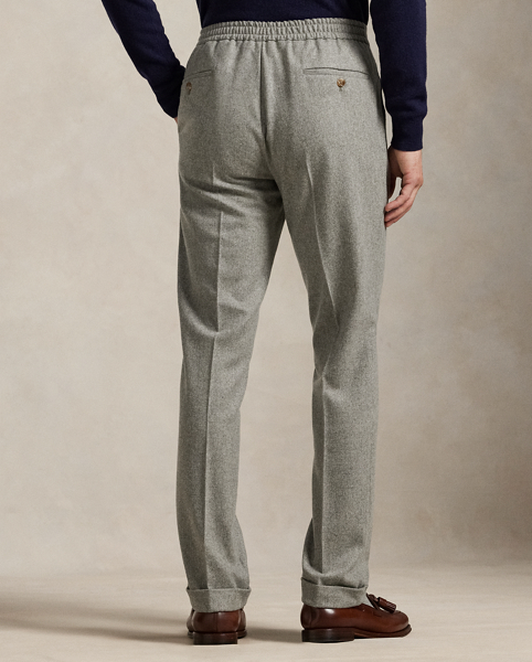 These drawstring trousers are expertly crafted with Italian wool flannel that was developed exclusively for Ralph Lauren Lauren and feature a classic pleated silhouette.