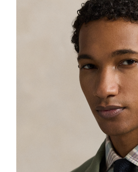 Our Polo Soft jacket puts a modern spin on classic preppy style with a natural shoulder, a slightly structured chest and partial lining. This double-breasted version is tailored in Portugal with a custom-developed chino cloth that is woven with stretch for added comfort. A garment-dye process adds subtle tonal variation.