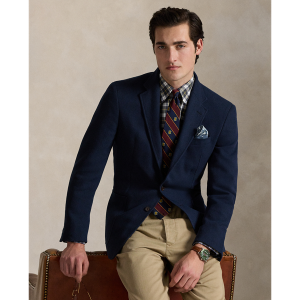 Our Polo blazer offers more structure in the chest and shoulders. This version is beautifully tailored in Portugal using a cotton-blend twill fabric that was custom-developed for Ralph Lauren Lauren.