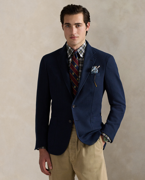 Our Polo blazer offers more structure in the chest and shoulders. This version is beautifully tailored in Portugal using a cotton-blend twill fabric that was custom-developed for Ralph Lauren Lauren.