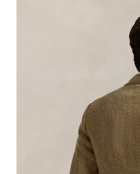 Our Polo blazer offers more structure in the chest and shoulders. This version is tailored from an Italian herringbone tweed that was custom-developed with lightweight linen, silk and fine wool.