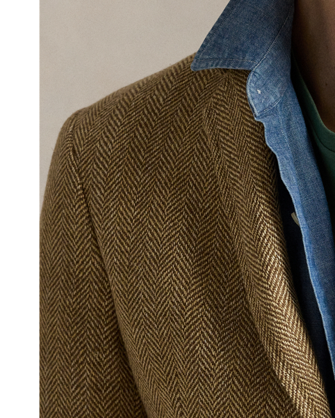 Our Polo blazer offers more structure in the chest and shoulders. This version is tailored from an Italian herringbone tweed that was custom-developed with lightweight linen, silk and fine wool.