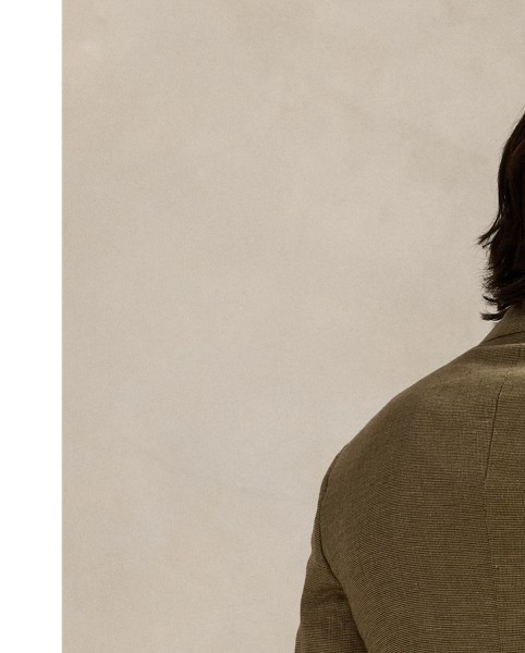 Our Polo blazer offers more structure in the chest and shoulders. This tick-weave version is tailored from a custom-developed fabric woven with lightweight linen and wool.