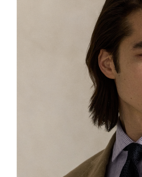 Our Polo blazer offers more structure in the chest and shoulders. This tick-weave version is tailored from a custom-developed fabric woven with lightweight linen and wool.