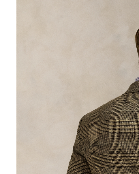 Our Polo suit jacket offers more structure in the chest and shoulders. This version is distinguished by custom-developed Italian tweed, which combines fine wool and silk for a rich textural depth.