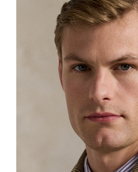 Our Polo suit jacket offers more structure in the chest and shoulders. This version is distinguished by custom-developed Italian tweed, which combines fine wool and silk for a rich textural depth.