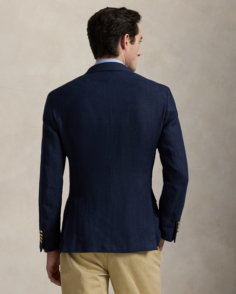 Our Polo jacket offers more structure in the chest and shoulders. This double-breasted version is meticulously tailored using Italian linen cloth, which was custom-developed for Ralph Lauren Lauren.