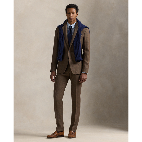 Expertly tailored using bespoke Italian linen, these trousers reflect  Ralph Lauren Lauren's dedication to superior crafting. The custom-developed fabric provides a refined drape and a timeless elegance that enhances their classic flat-front silhouette.