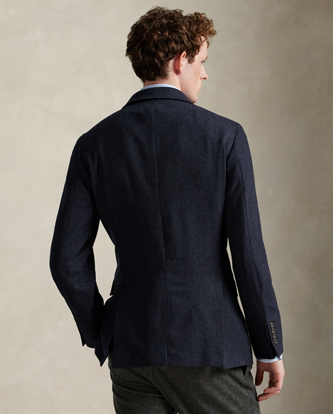 Our Polo sport coat offers more structure in the chest and shoulders along with full lining. This wool-blend version is crafted from a custom-developed herringbone fabric for a classic Ralph Lauren Lauren look.