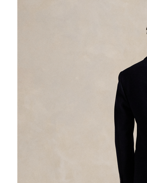 This classic topcoat is crafted from a lightweight melton cloth that includes wool for extra warmth.