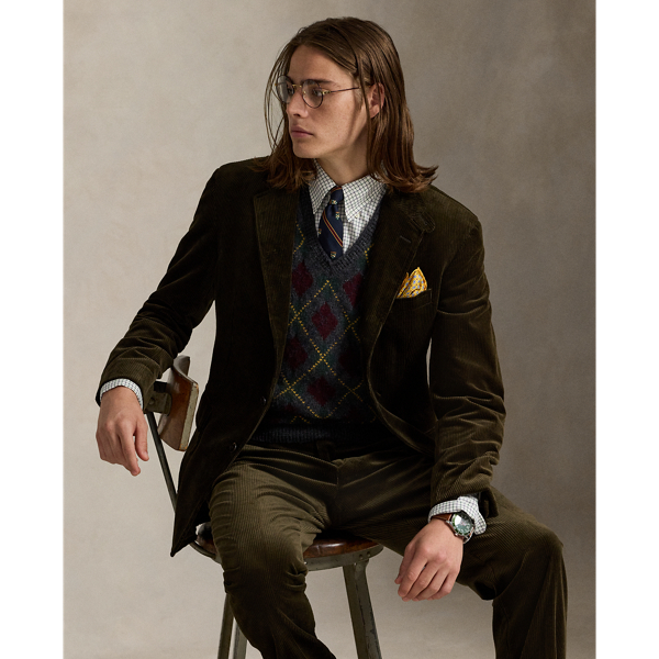 Our Polo jacket offers more structure in the chest and shoulders along with a full lining. This version is beautifully tailored from Italian wide-wale corduroy, which is specially washed to enhance its plush texture.