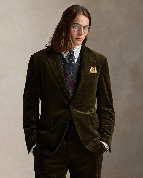 Our Polo jacket offers more structure in the chest and shoulders along with a full lining. This version is beautifully tailored from Italian wide-wale corduroy, which is specially washed to enhance its plush texture.