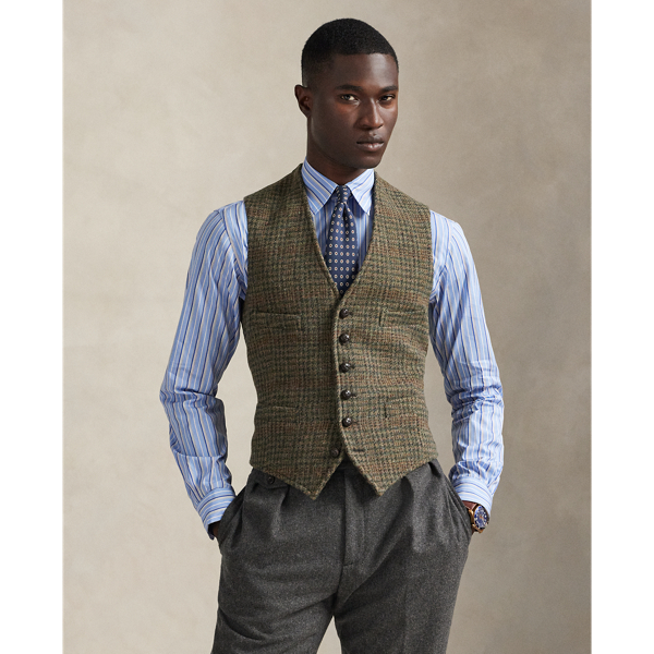 This waistcoat is expertly tailored using a wool tweed fabric custom-developed with a storied Scottish mill. It is finished with braided leather buttons for an extra touch of signature Polo style.