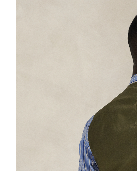 This waistcoat is expertly tailored using a wool tweed fabric custom-developed with a storied Scottish mill. It is finished with braided leather buttons for an extra touch of signature Polo style.