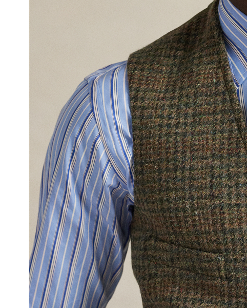 This waistcoat is expertly tailored using a wool tweed fabric custom-developed with a storied Scottish mill. It is finished with braided leather buttons for an extra touch of signature Polo style.