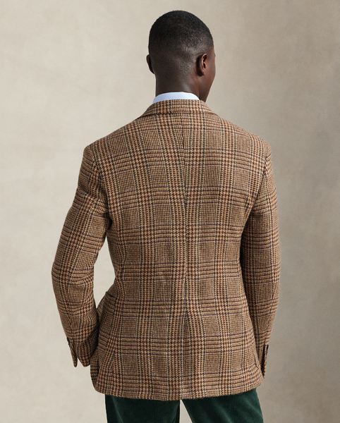 Our Polo jacket offers more structure in the chest and shoulders along with full lining. This version's wool tweed was custom-developed with Ireland's Magee 1866 mill, which has been a Ralph Lauren Lauren partner for more than 50 years.