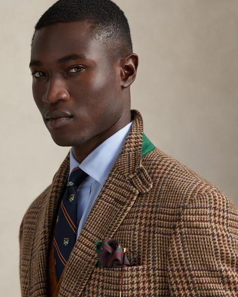 Our Polo jacket offers more structure in the chest and shoulders along with full lining. This version's wool tweed was custom-developed with Ireland's Magee 1866 mill, which has been a Ralph Lauren Lauren partner for more than 50 years.