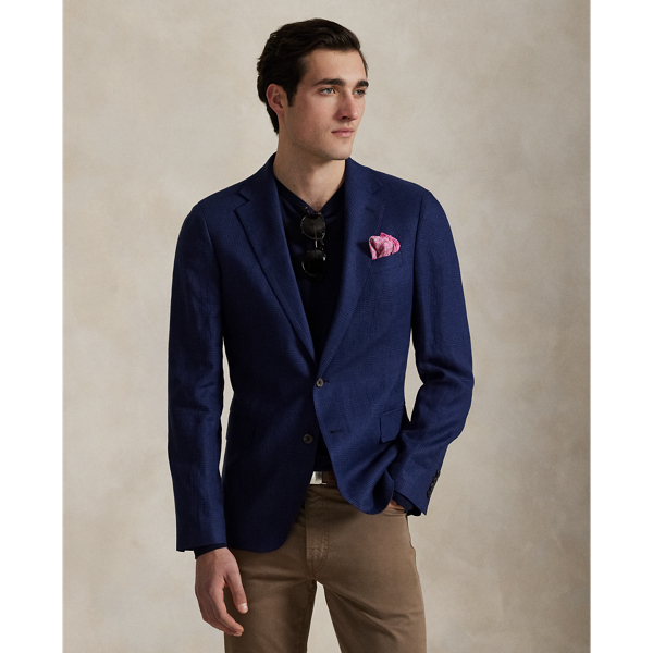 Our Polo blazer offers more structure in the chest and shoulders. This version is crafted from a custom-developed linen-blend fabric, which features a classic Glen plaid pattern.