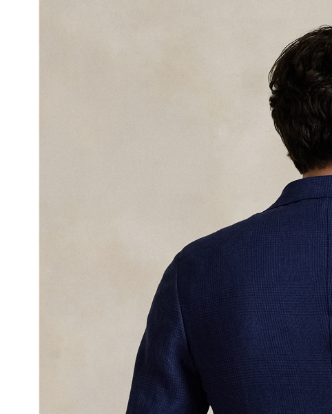 Our Polo blazer offers more structure in the chest and shoulders. This version is crafted from a custom-developed linen-blend fabric, which features a classic Glen plaid pattern.
