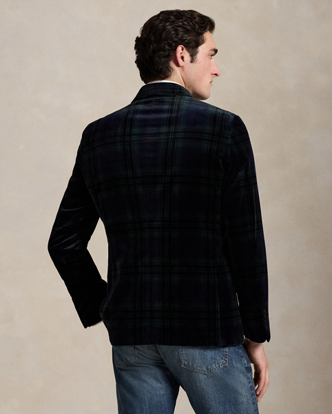 Our Polo jacket offers more structure in the chest and shoulders along with full lining. This version's brushed cotton fabric was custom-developed with Pontoglio, an esteemed Italian mill that has been specialising in velvet for more than a century. Beautifully tailored in Italy, it is printed with a classic plaid pattern that draws inspiration from traditional Scottish motifs.