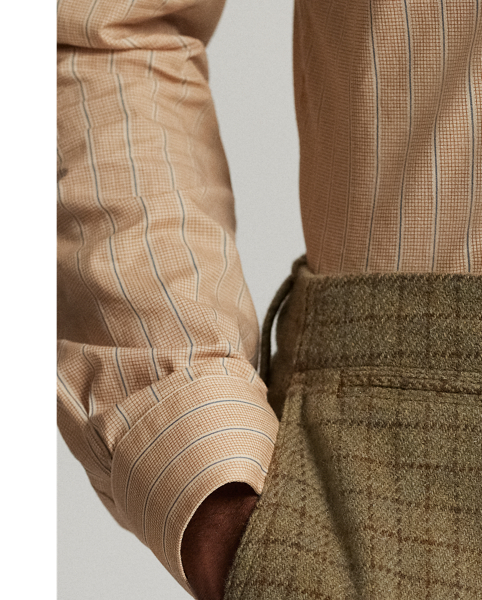 Trim-fitting trousers with a straight leg. Checked wool tweed was custom-developed with an Italian mill. Fibre-dyed mélange fabric features an open-weave construction. Lined to the knees. Side adjusters. Corozo buttons.