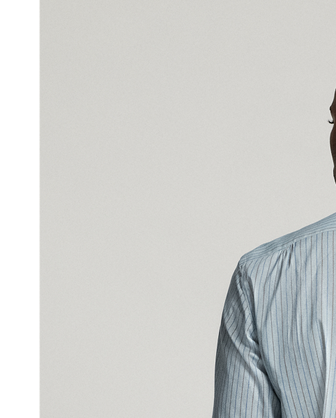 Slim-fitting shirt made from a printed woven fabric that is inspired by an antique textile. Vintage-style straight collar. Buttoned pocket on the left chest. Genuine mother of pearl buttons.