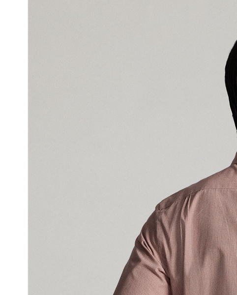 Slim-fitting shirt made from yarn-dyed cotton dobby inspired by an antique textile. Vintage-style straight collar. Buttoned pocket on the left chest. Genuine mother-of-pearl buttons.