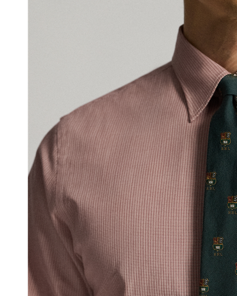 Slim-fitting shirt made from yarn-dyed cotton dobby inspired by an antique textile. Vintage-style straight collar. Buttoned pocket on the left chest. Genuine mother-of-pearl buttons.