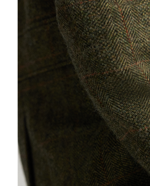 Notch-lapel jacket tailored in Italy. Wool herringbone cloth with a windowpane pattern. The cloth used in these trousers has been custom-developed with a storied Irish mill. Belted back. half-lined. Genuine horn buttons.