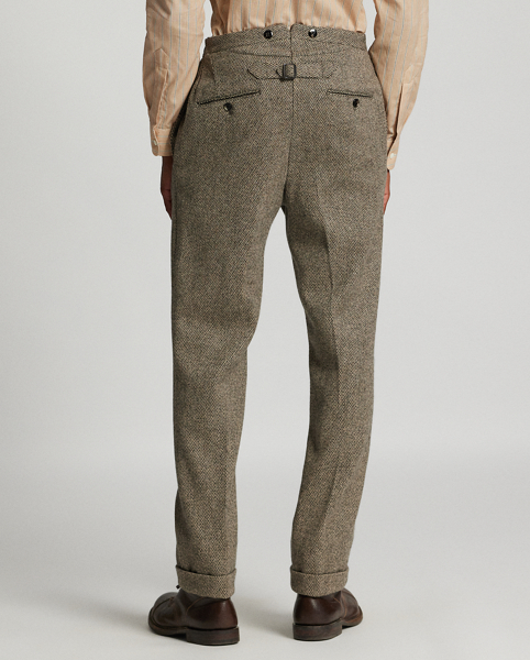 Slim-fitting trousers tailored in Italy. Fibre-dyed wool dobby cloth was custom-developed with an Italian mill. half-lined. Genuine horn buttons.