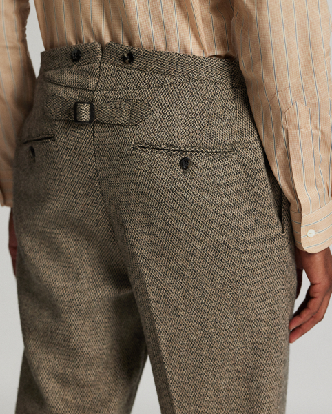 Slim-fitting trousers tailored in Italy. Fibre-dyed wool dobby cloth was custom-developed with an Italian mill. half-lined. Genuine horn buttons.