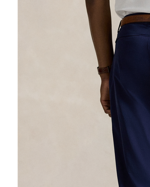 Made from moisture-wicking stretch fabric, these lightweight trousers are developed to help keep you cool and comfortable all day long.