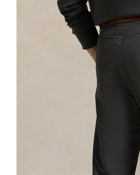 Made from moisture-wicking stretch fabric, these lightweight trousers are developed to help keep you cool and comfortable all day long.