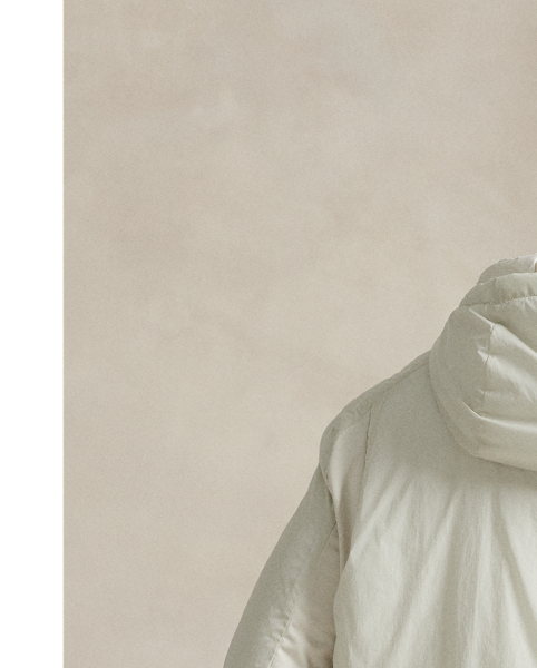 This lightweight jacket is crafted from water-repellent fabric and ergonomically panelled with stretch jersey for ease of movement.