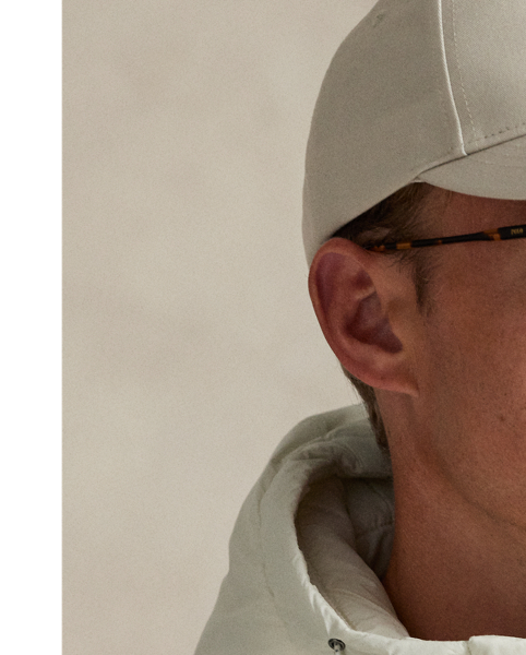 This lightweight jacket is crafted from water-repellent fabric and ergonomically panelled with stretch jersey for ease of movement.