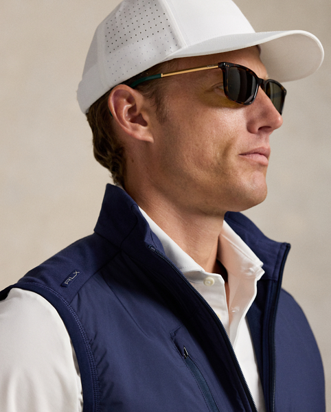 Perfect for lightweight layering, this gilet is crafted from stretch cotton-blend piqué. It's constructed with a contrasting woven panel on the front for a sleek, modern look.