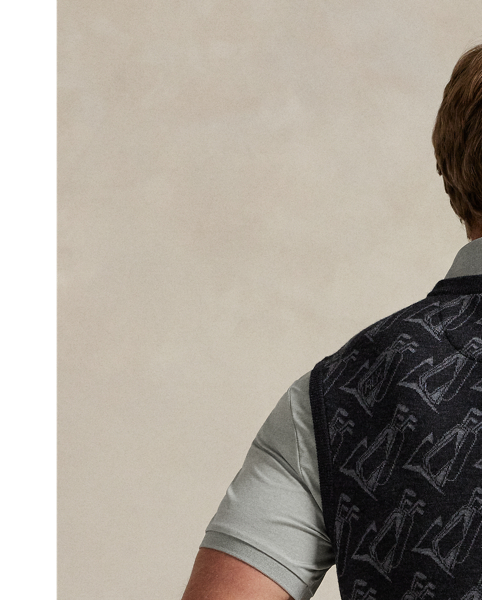 This sleeveless jumper is jacquard-knit with an all-over motif, which incorporates golf bags, flagsticks and our logo. It is made with COOLMAX fibres to help keep you cool, dry and comfortable.