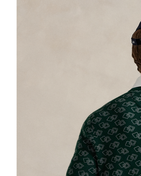 This jumper is jacquard-knit with an Art Deco-inspired geometric pattern, while COOLMAX fibres help to keep you cool, dry and comfortable.