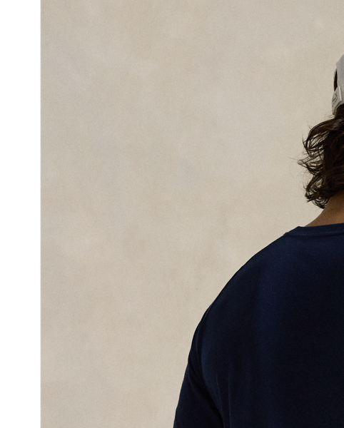 This T-shirt is made from cotton-blend jersey, which is developed with extra stretch and moisture-wicking properties. Its light weight and soft feel make it a comfortable essential.