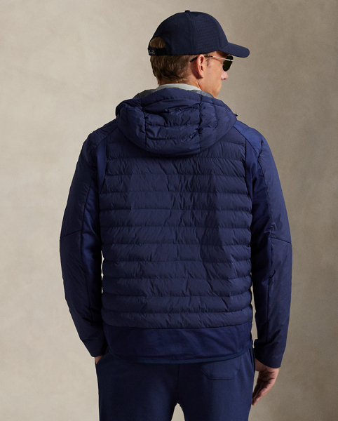 Crafted from water-repellent fabric, this lightweight jacket is ergonomically panelled with stretch jersey for ease of movement and insulated with down-alternative fill. It features slots on the waist pockets for hand warmers as well as a scorecard compartment on the interior.