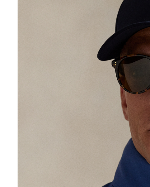 This lightweight jacket is thoughtfully engineered for breathability and comfort with stretch mesh inserts on the sleeves and vented sides. In addition to a stowaway hood, it features reflective detailing on the back.