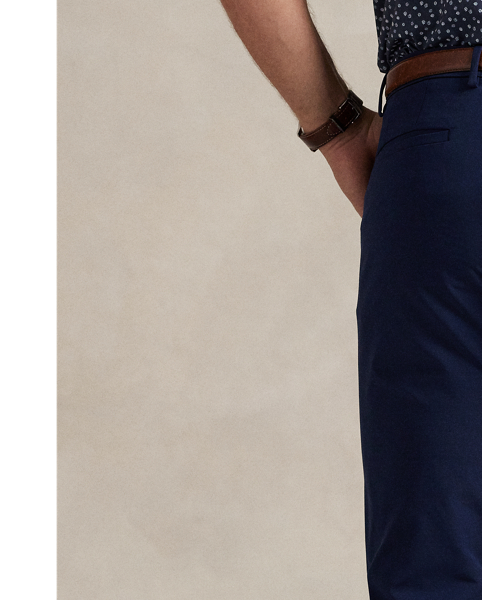 These trousers are crafted from a stretchy, lightweight fabric that's developed with moisture-wicking properties to help keep you cool and comfortable.