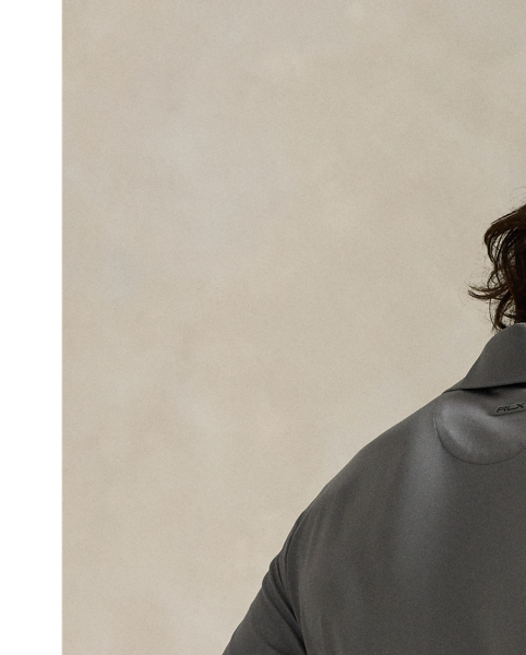 This Polo shirt is crafted from stretch jersey, which is both lightweight and breathable. Its moisture-wicking properties help keep you cool and comfortable all day long.